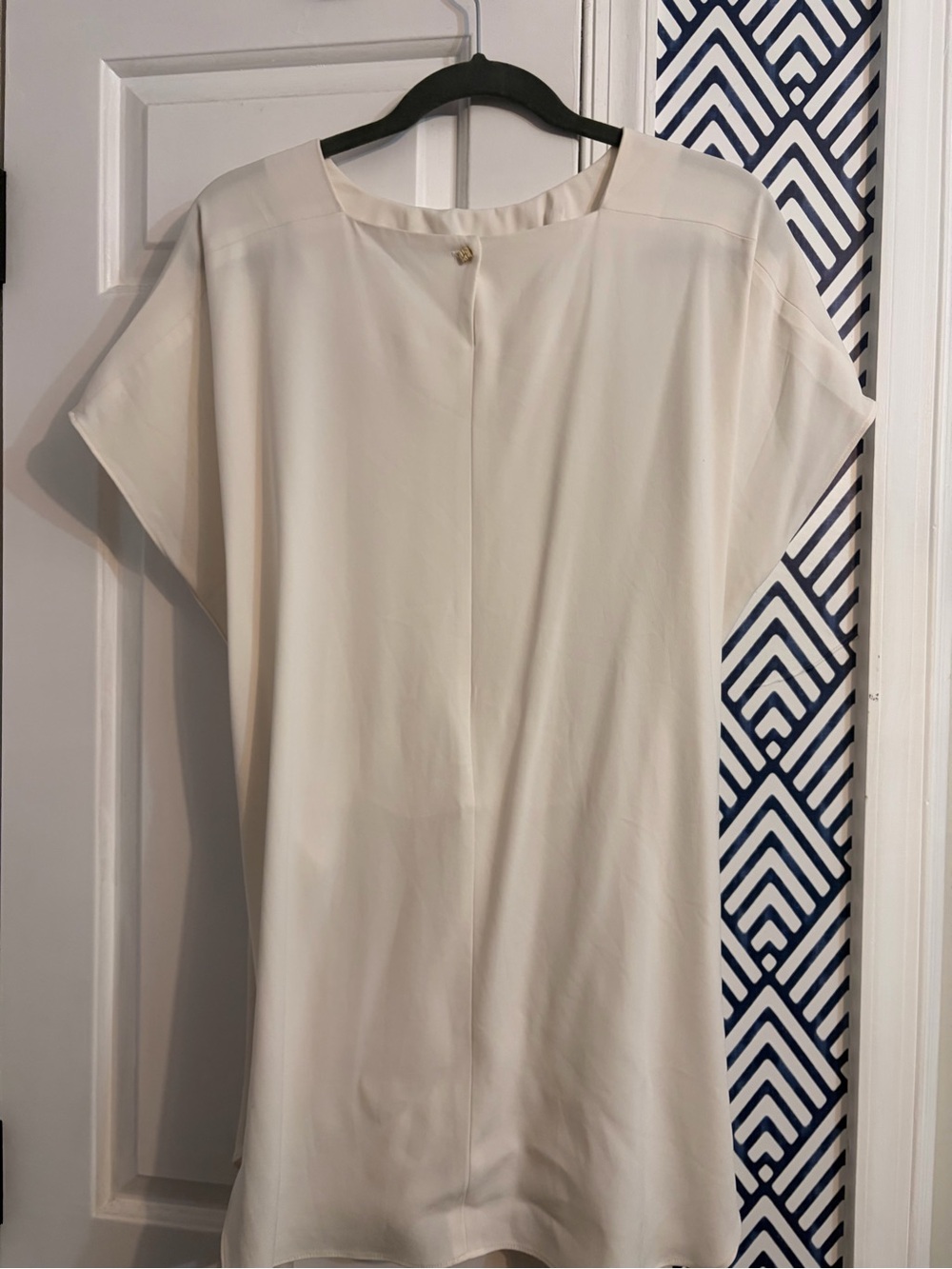 Women’s Cream Short Sleeve Shift Top size Medium MMLafleur